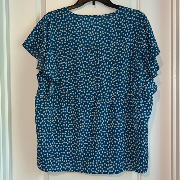 ⚡️ 3 for $20 ⚡️ SHEIN Flutter Sleeve Floral Top - Picture 5 of 9